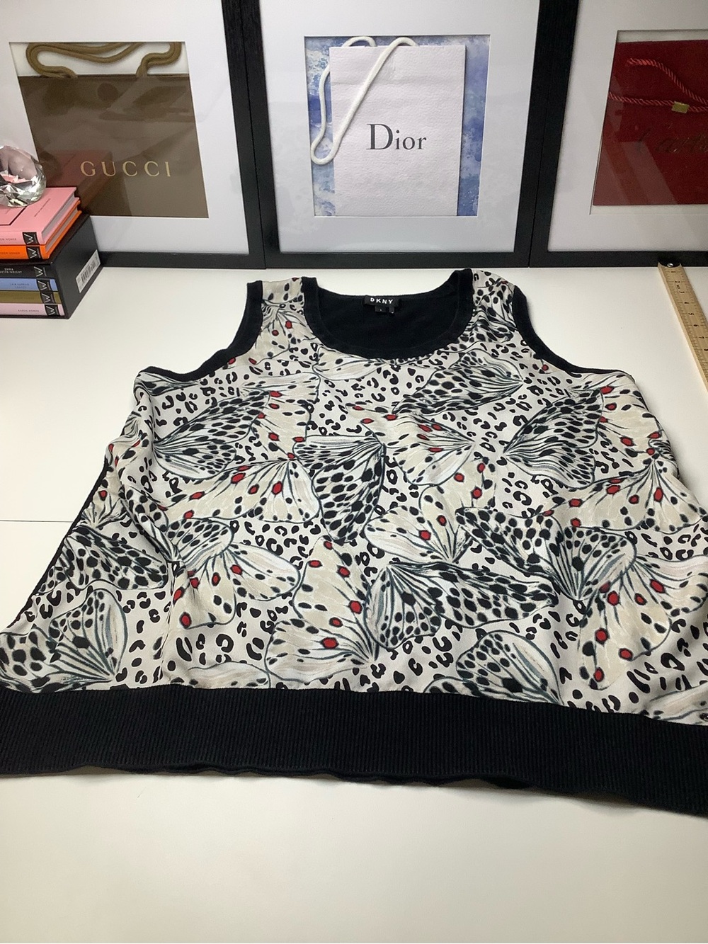 DKNY Butterfly Wing Print Sleeveless Tank Top Knit Trim Size L EUC